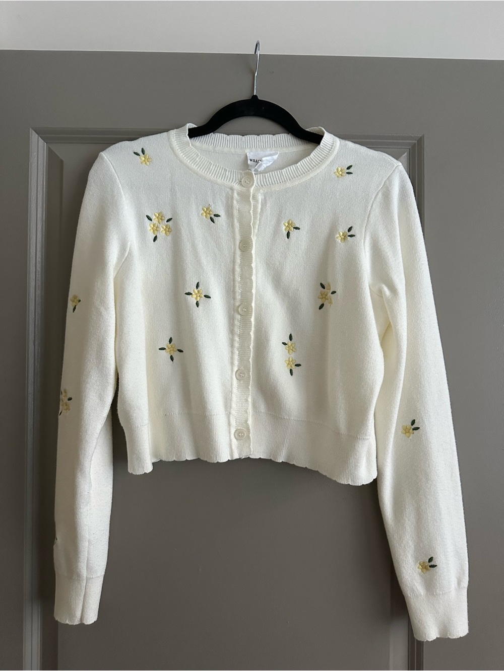 Willow & Wind White Floral Embroidered Button-Front Cardigan